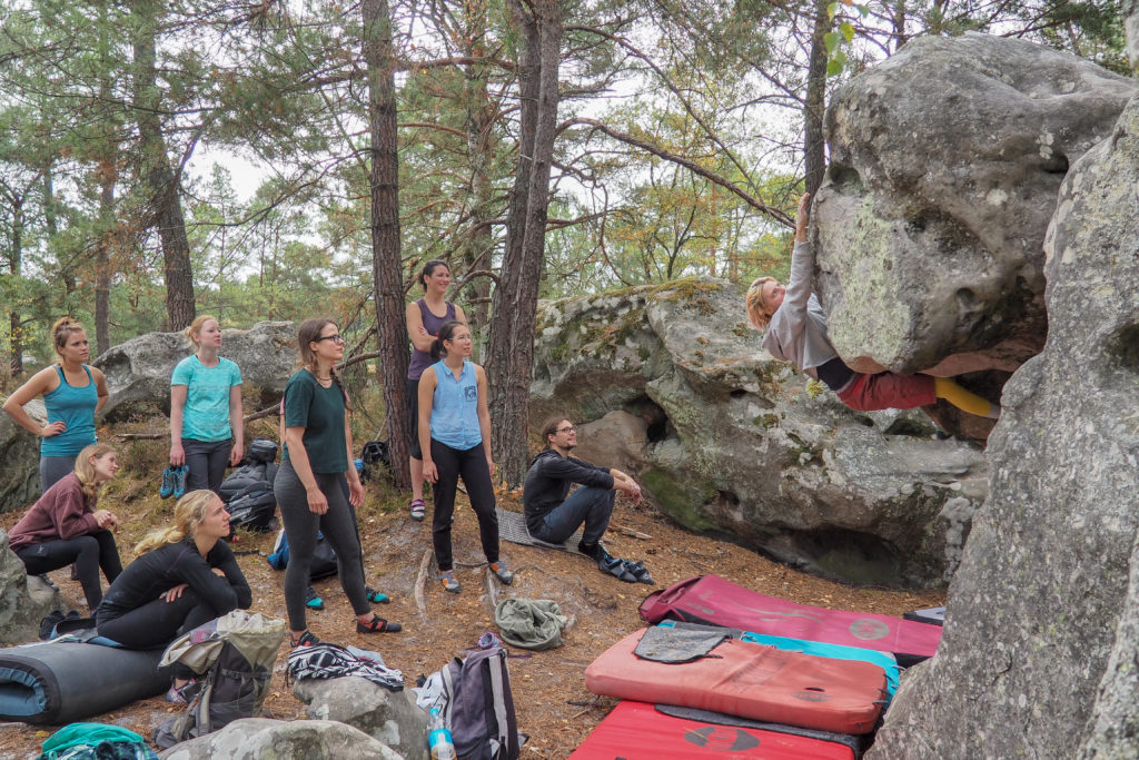 Bouldering Guide Sandra Jonsson showing her beta