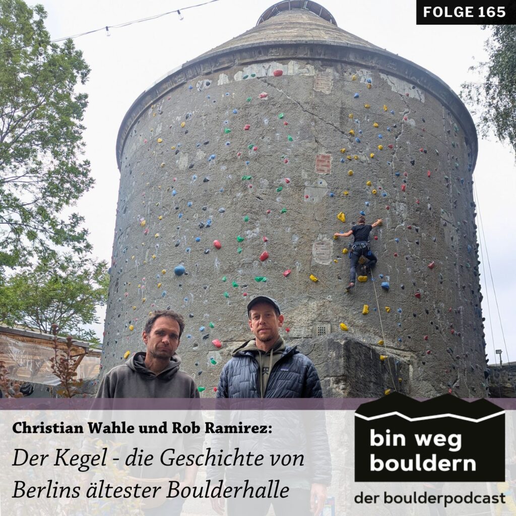 Christian Wahle und Rob Ramirez stehen vorm Kegel - ein alter Berliner Bunker, der zu einem Kletterturm im anschließender Boulderhalle umgebaut wurde.